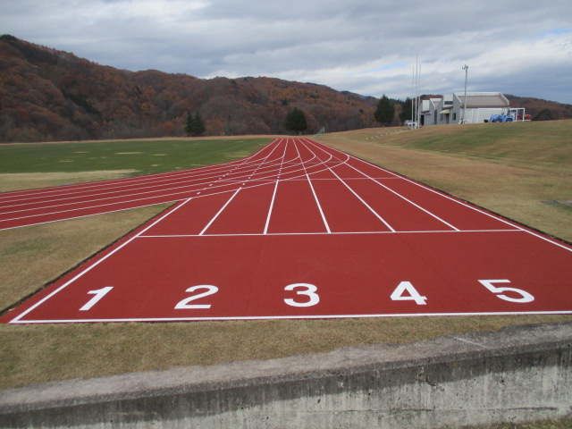 嬬恋村運動公園陸上競技場